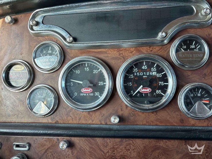 2005-peterbilt-379-image-17