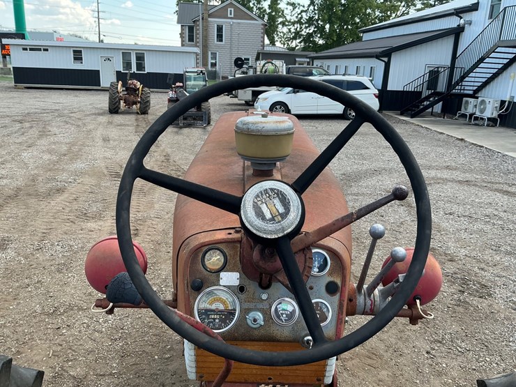 1958-case-ih-farmall-60-image-14