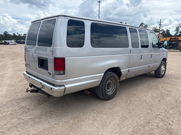 2013-ford-e350-image-3