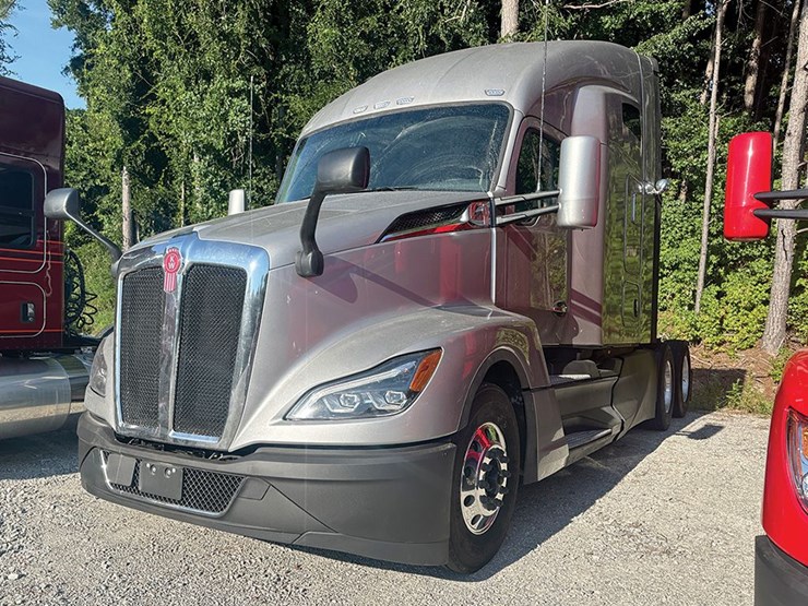 2023-kenworth-t680-image-1