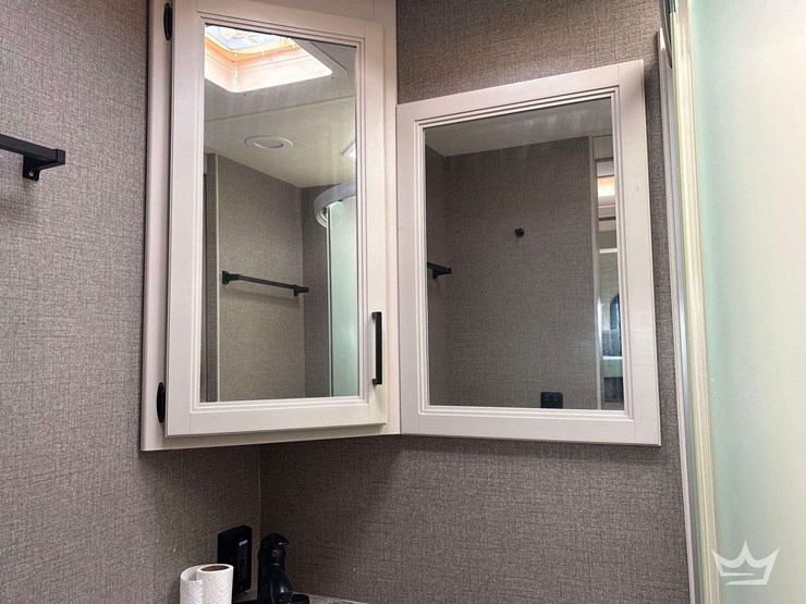2020-ford-f53-thor-ace-32.3-33.5ft-class-a-motorhome-image-46