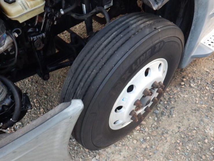 2015-freightliner-cascadia-125-image-29