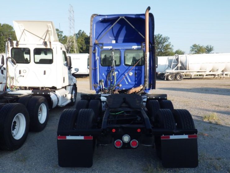 2018-freightliner-cascadia-113-image-8