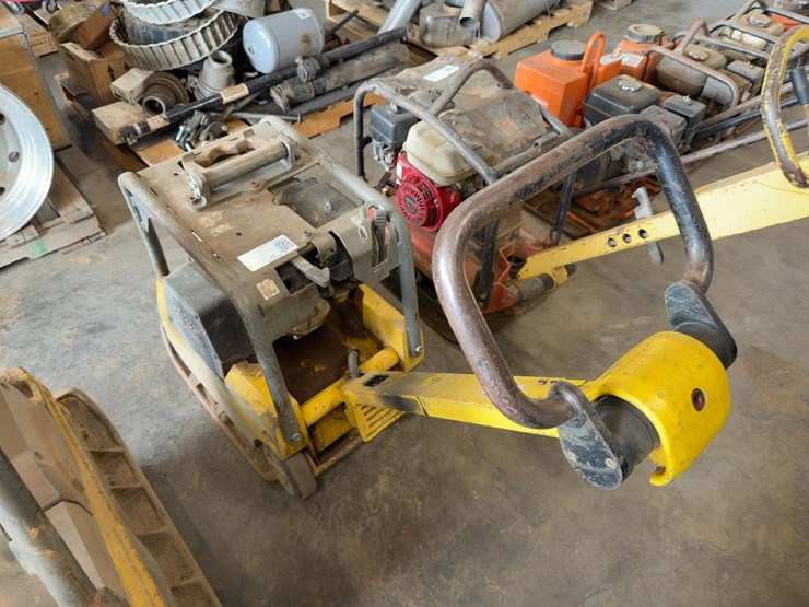 wacker-neuson-3050aus-reversible-plate-compactor-image-4