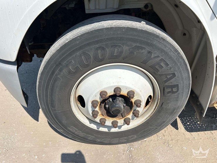 2016-freightliner-m2-106-image-39
