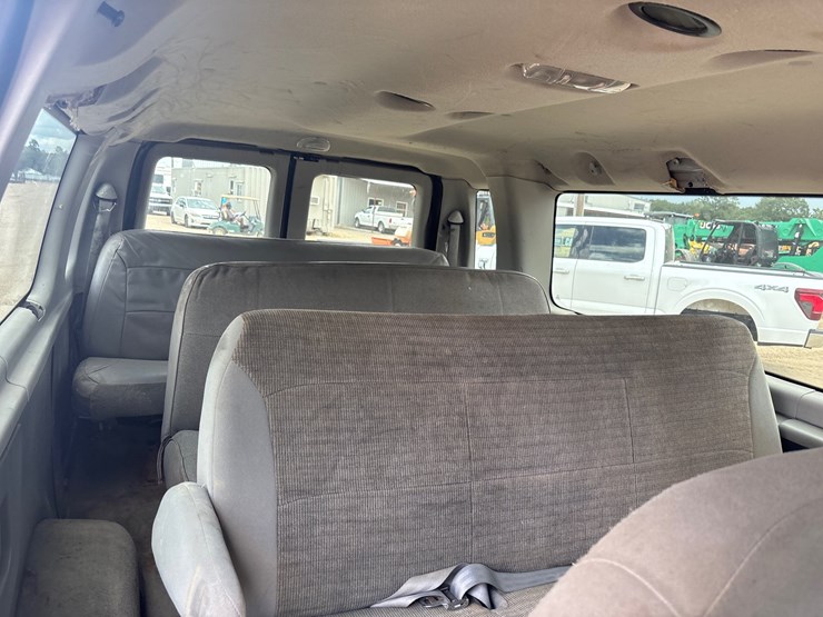 2013-ford-e350-image-6