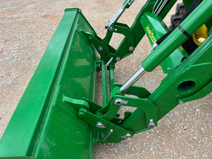 2022-john-deere-5100e-image-3