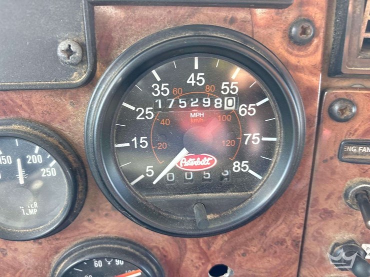 2007-peterbilt-340-image-14