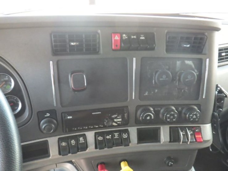 2015-kenworth-t680-image-19