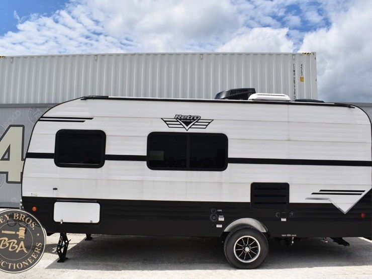 2022-riverside-rv-retro-190bh-46275-image-2
