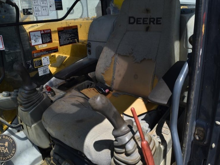 2014-deere-135g-image-61