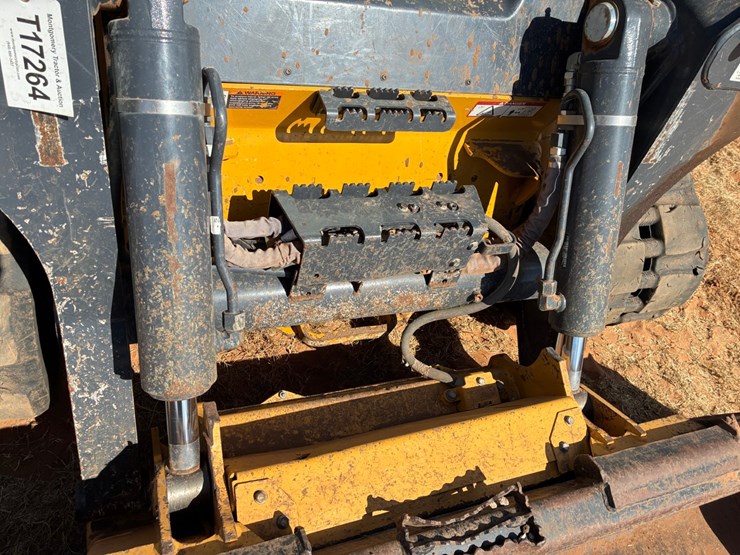 2024-deere-333g-image-10