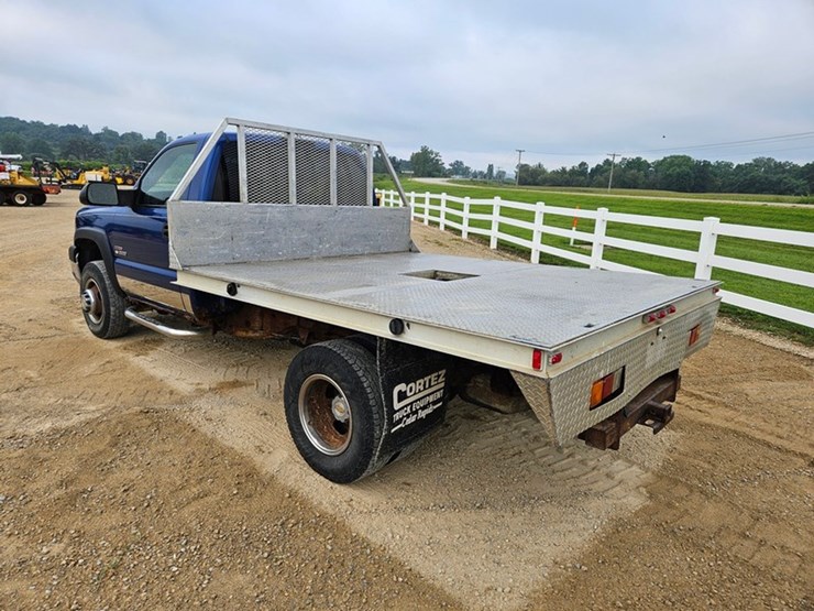 2004-chevrolet-3500-image-3