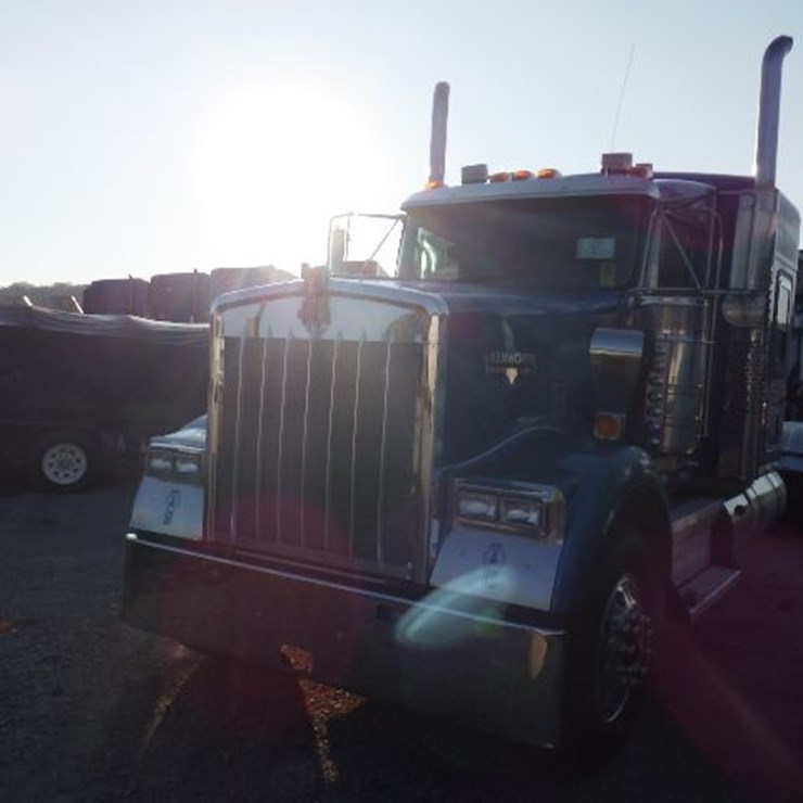 2016 KENWORTH W900L