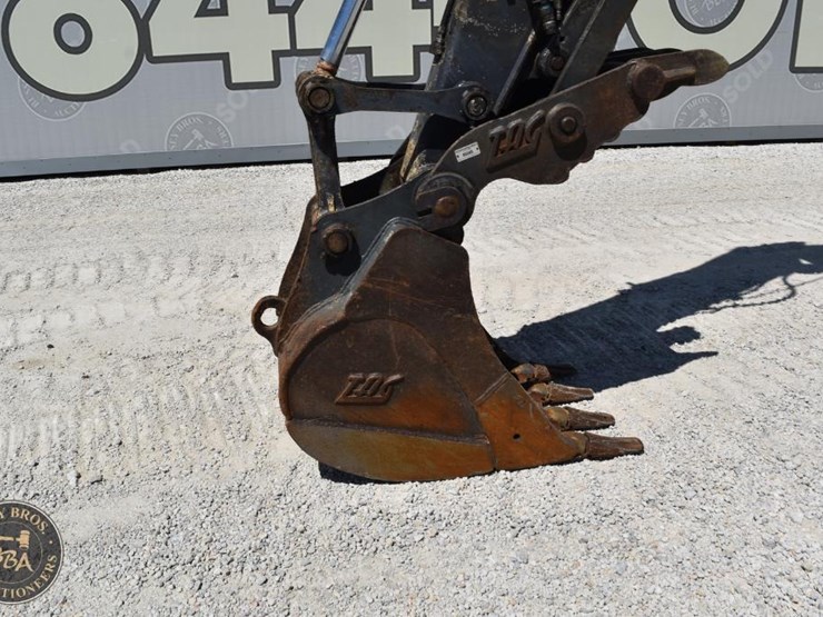 2014-deere-135g-image-25