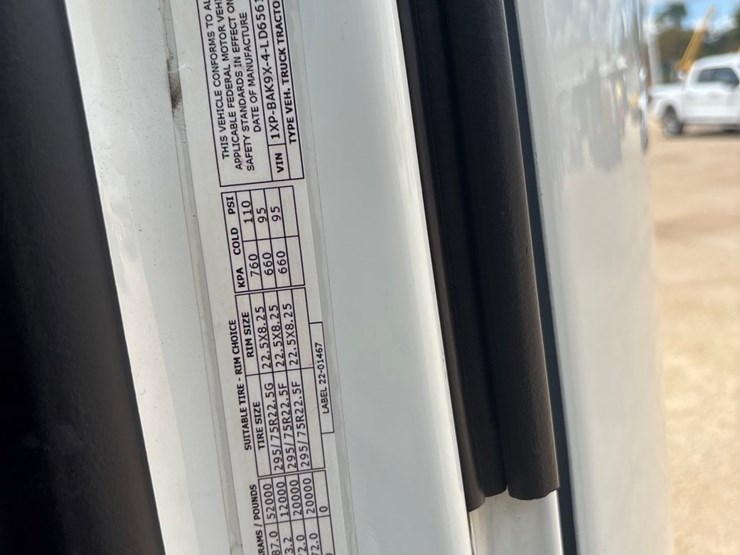 2020-peterbilt-579-image-16