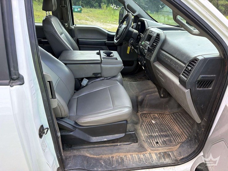 2019-ford-f550-image-18
