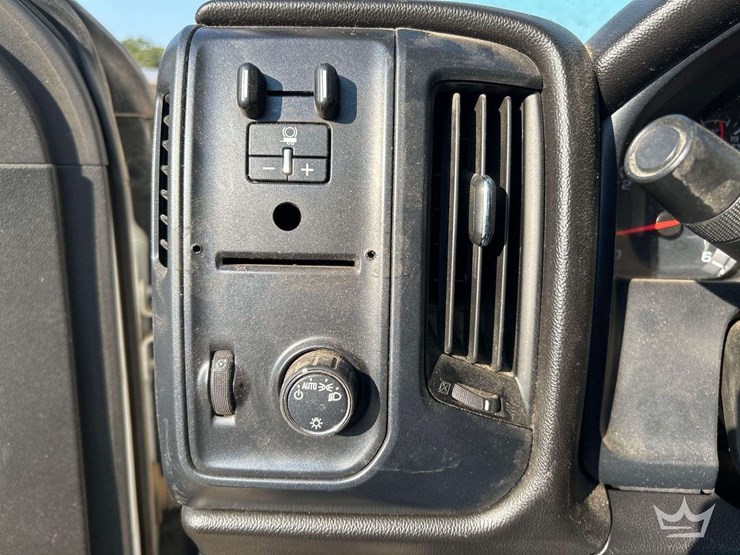 2019-chevrolet-silverado-2500-image-16