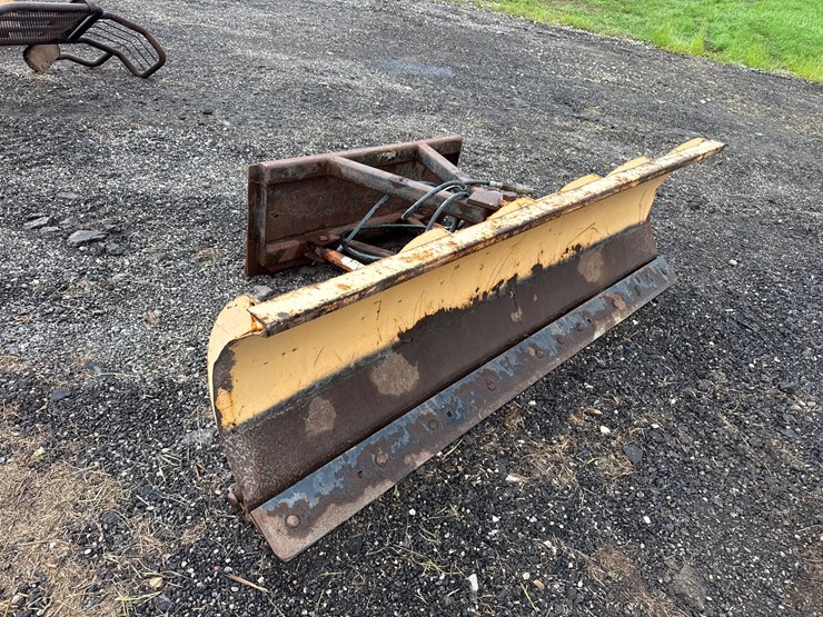 #712-•-8’-diamond-skid-steer-snow-plow-image-2