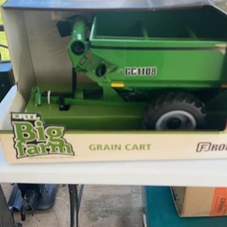 Ertl Big Farm GC1108 grain cart 1/16 scale