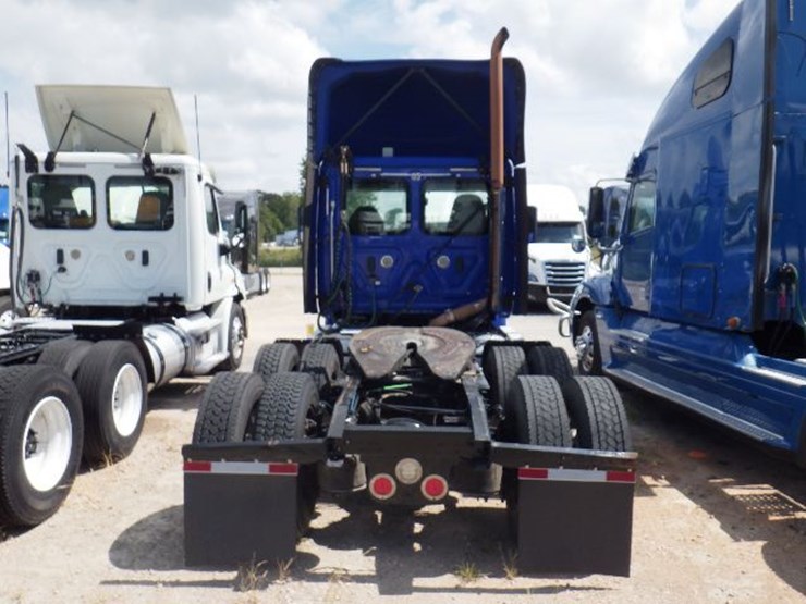 2019-freightliner-cascadia-113-image-9