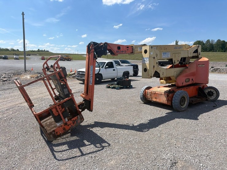 2005-jlg-e400ajp-image-1
