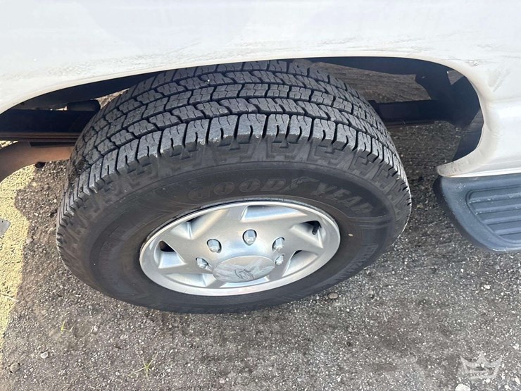 2012-ford-cargo-image-16