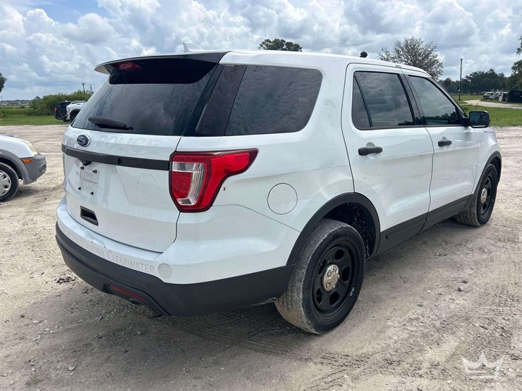 2017-ford-explorer-image-3