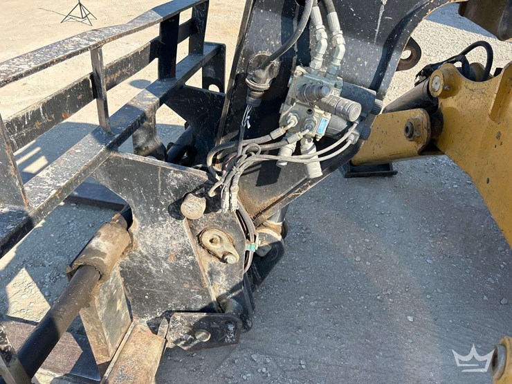 2018-caterpillar-th514d-11,000lb.-4x4-rough-terrain-telehandler-image-22