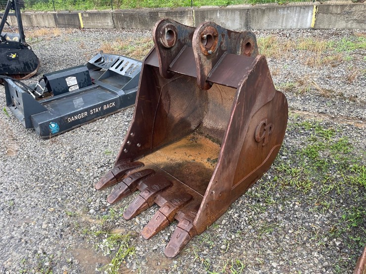 #4512-•-cp-approx-42"-bucket-image-2