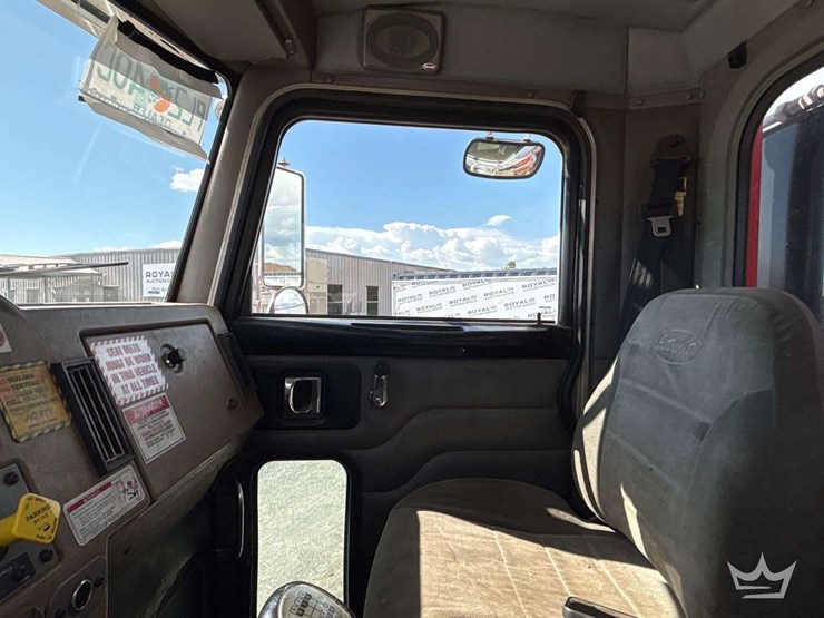 2007-peterbilt-340-image-16