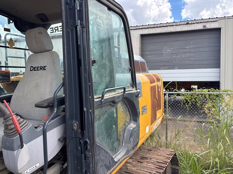 2019-deere-250g-lc-image-28