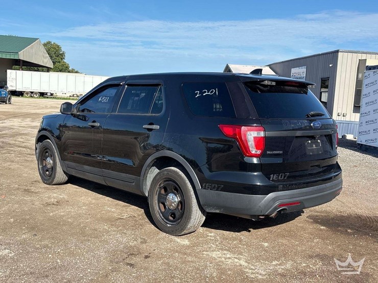 2016-ford-explorer-image-4