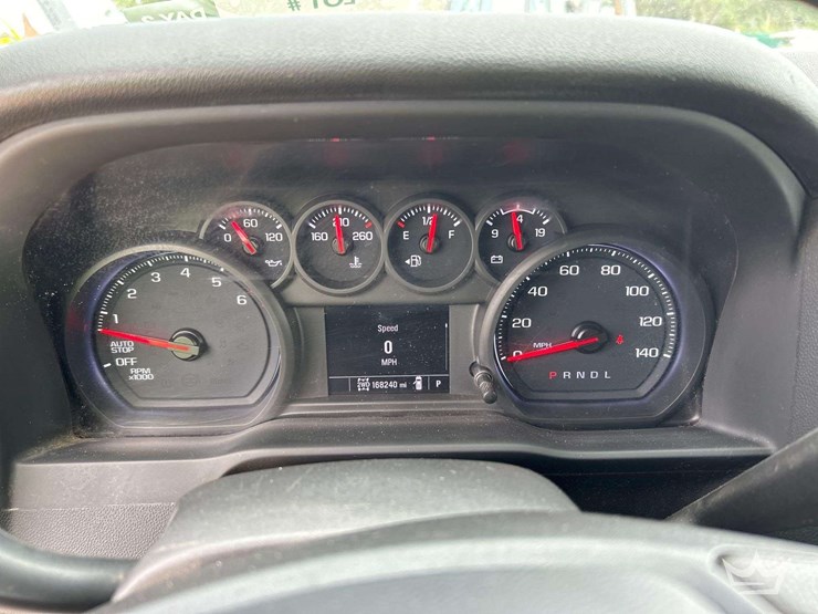 2022-chevrolet-silverado-1500-4x4-crew-cab-pickup-truck-image-18