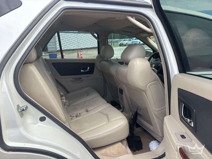 2005-cadillac-srx-image-23