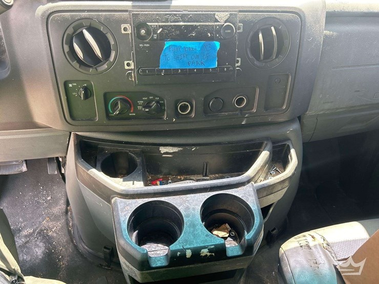 2010-ford-cargo-image-15