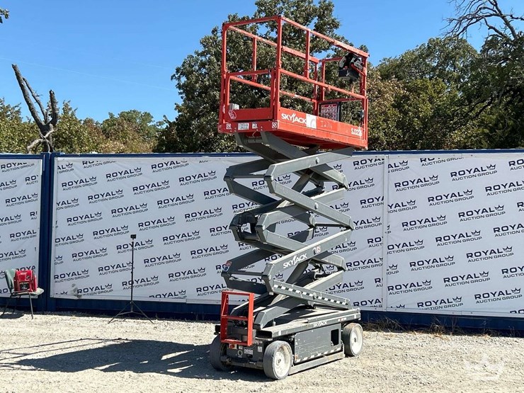 2021-skyjack-sj3226-26ft.-electric-scissor-lift-image-1