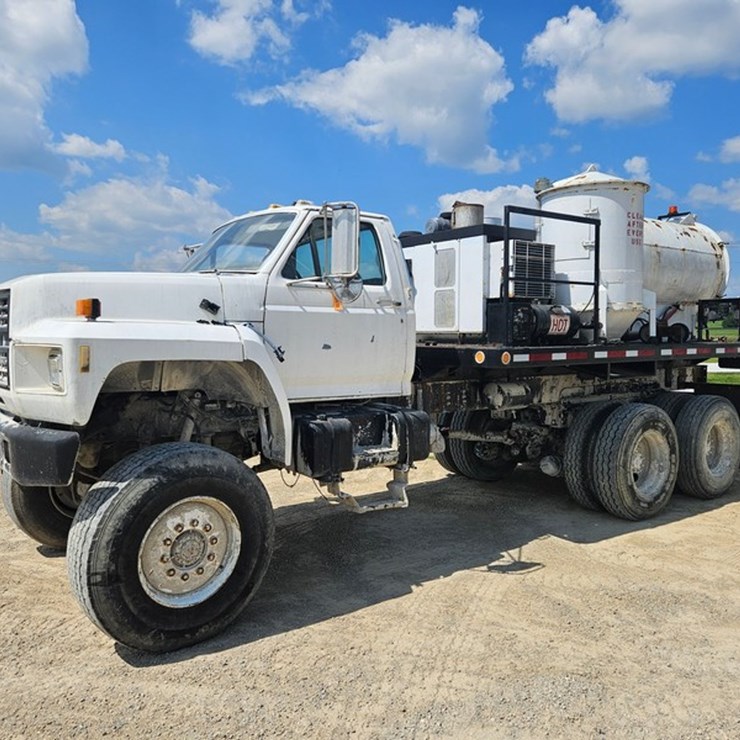 1993 FORD F800