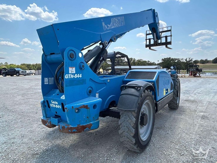 2019-genie-gth844-image-3