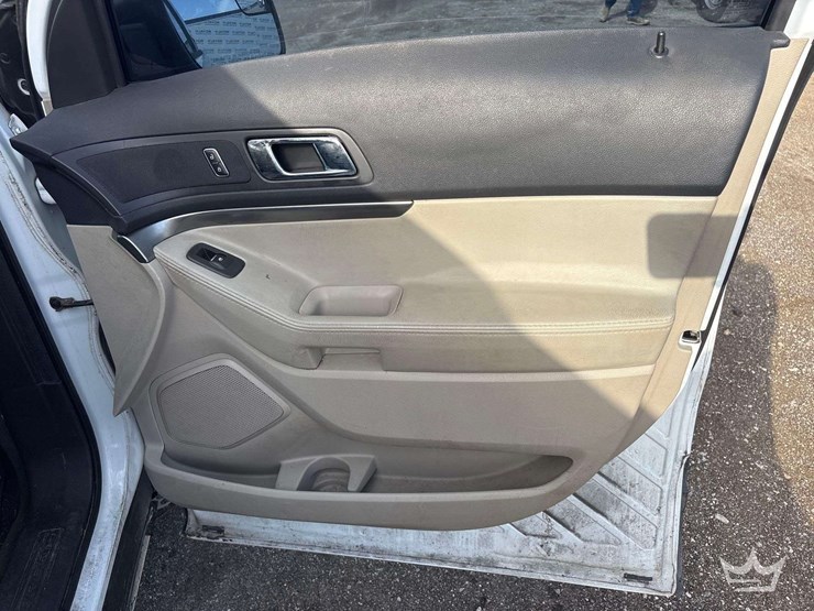 2015-ford-explorer-image-19