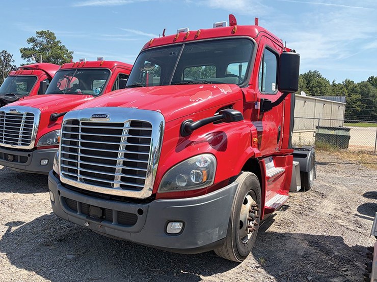 2018-freightliner-cascadia-113-evolution-image-1