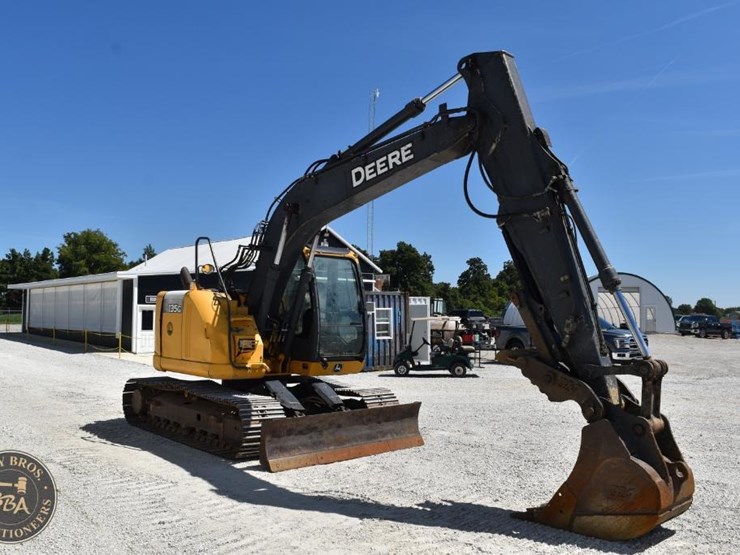 2014-deere-135g-image-18
