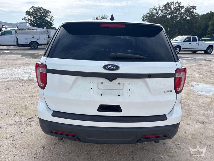2018-ford-explorer-image-24