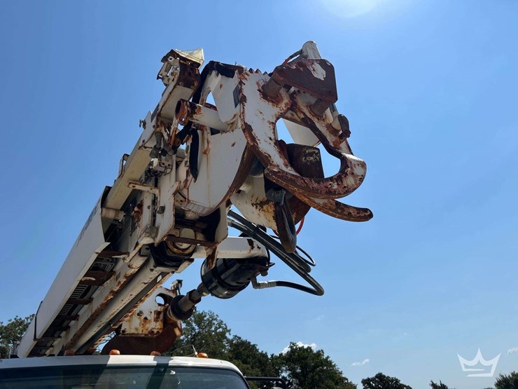 2016-freightliner-m2-106-image-43