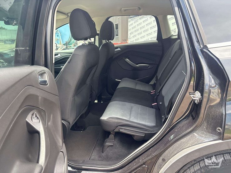 2015-ford-escape-image-17