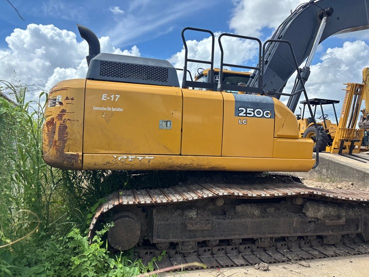 2019-deere-250g-lc-image-7