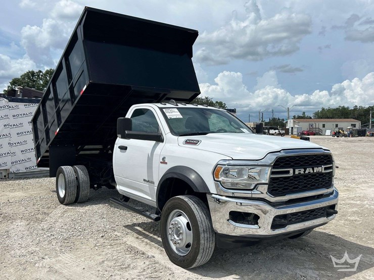 2021-ram-5500-4x4-s/a-landscape-dump-truck-image-2