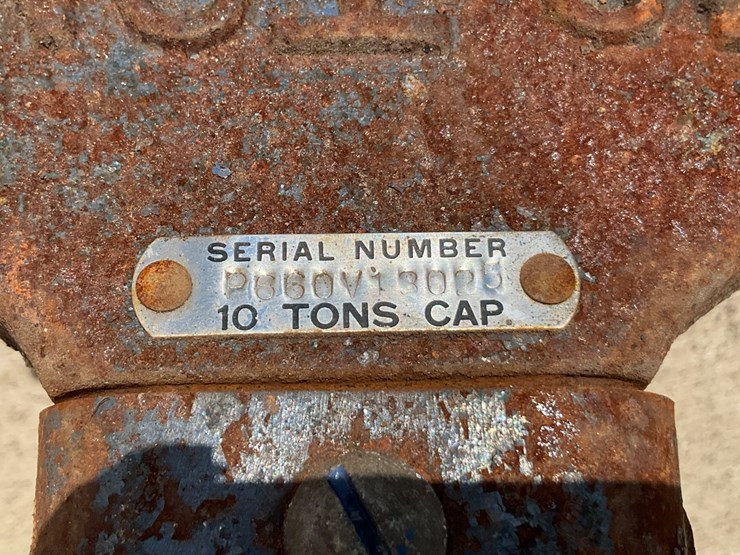 #5056-•-lincoln-10-ton-floor-jack-&-dmi-spring-loaded-pickup-bumper-image-6