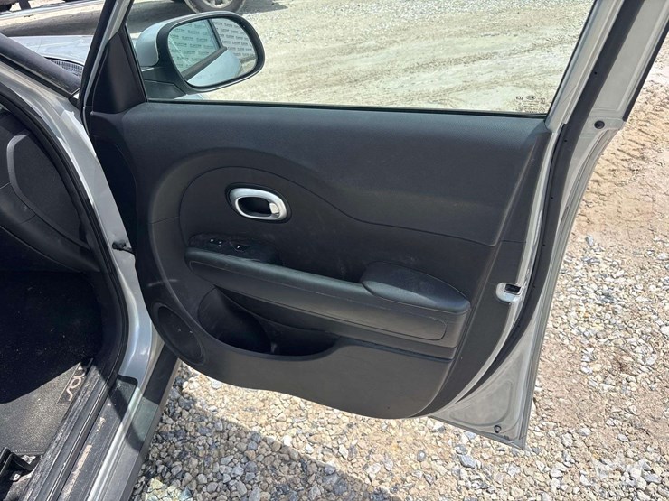 2016-kia-soul-image-21