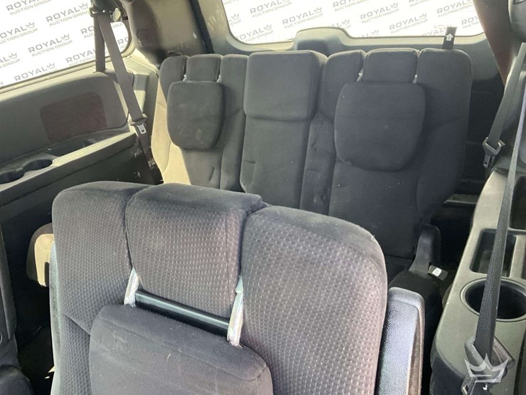2015-dodge-caravan-image-21